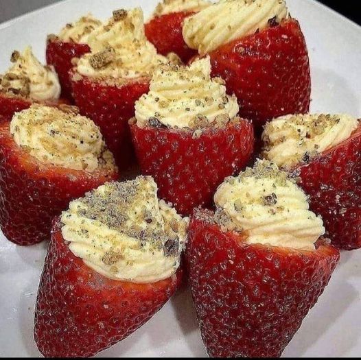 Cheesecake-Filled Strawberries