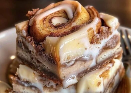 Cinnamon Roll Cheesecake Bars