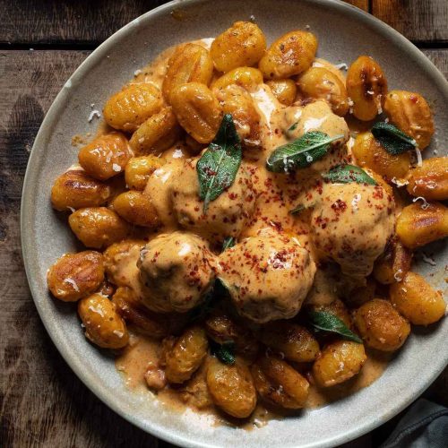 Creamy Garlic Butter Gnocchi with Meatballs 🧄🧀